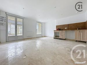 Studio 1 pièce 56 m²