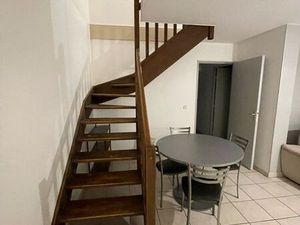 Beau duplex meublé et climatisé de 90 m² en dernier étage (3eme) situé en plein centre d’O
