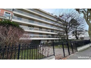 Le Raincy gare  grand 3 pièces proche de tout