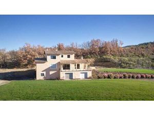 Vaste maison contemporaine 281 m2 hab 140 m2 de dependances vue dominante sur 7900 m2