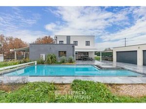 Maison Contemporaine avec Toit-Terrasse et piscine à Montauban
