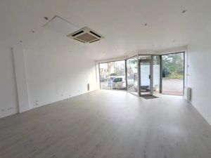 A VENDRE - Local commercial - Résidence du parc du château