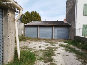 Grand garage à louer à Arles