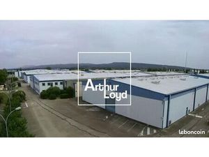Local industriel 5 677 m²