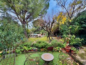 Maison de charme avec dépendance  garage et jardin