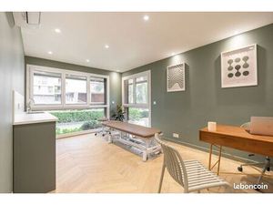 Pièce de consultation dans cabinet paramédical (13009)