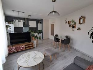 Appartement 49 93m2 meublé + cave de 3m2 et garage sécurisé 10m2