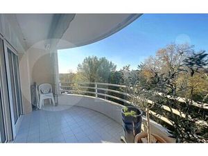 Location appartement  m² T-2 à Marseille 8  790 €