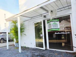 *****Surface commercial avec 2 PARKINGS devant vitrine*****