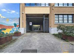 EMPLACEMENT DE PARKING INTÉRIEUR