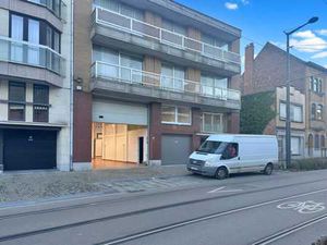 ENTREPOT AVEC BUREAU