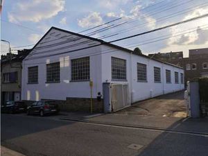 Entrepôt de 260m² avec entrée privative