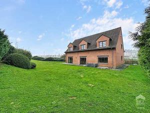 SPACIEUSE VILLA AU FOND D'UN CLOS !