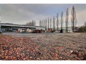 Terrain industriel de +/- 24 ares (avec autre terrain en opt