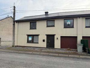 Maison trois façades dans un environnement calme