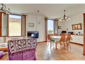 Charme de l’ancien à Beausoleil – 83 m² traversant plein sud