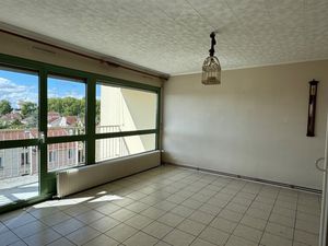 BEL APPARTEMENT 2 CHAMBRES  BALCON  CAVE ET GARAGE