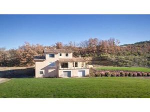 Vaste maison contemporaine 281 m2 hab 140 m2 de dependances vue dominante sur 7900 m2