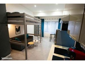 Studio lumineux toutes charges + parking + cave