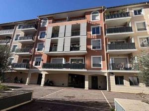 Location Appartement 2 pièces à Saint-André-de-la-Roche (06730) : à louer 2 pièces / 44m² 