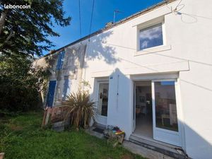 A louer à l'année-Maison mitoyenne à Carnac bourg