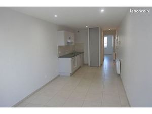 Loue T2 + parking + cave Châtillon Centre