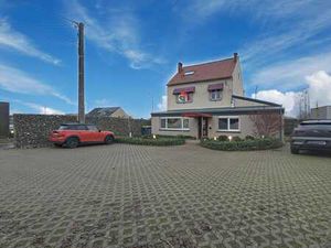 Villa 4 façades avec bureau indépendant à vendre à Heers