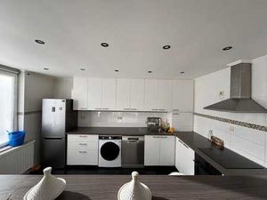 Appartement Entièrement Rénové (immeuble sans charges!)