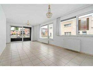 Appartement op 1eV met terras - nabij centrum!