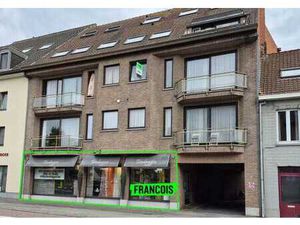 Visible  central et plein de potentiel propriété commercial…