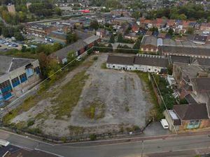 Terrain 8000m2 + entrepôt