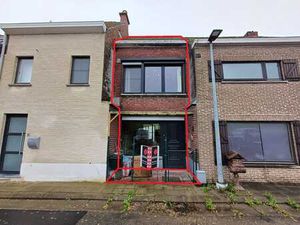 Compacte gesloten bebouwing met renovatiepotentieel in Br...