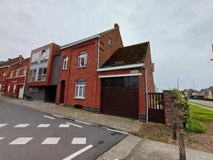 Ruime gezinswoning met potentieel en uitstekende ligging