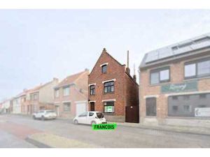 Opportunité de rénovation avec grand jardin et garages au c…