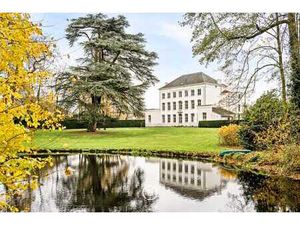 Petit château avec conciergerie