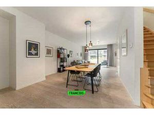 Appartement duplex moderne avec 3 chambres à coucher à vend…