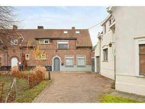 Maison jumelée prête à emménager avec 5 chambres  jardin en