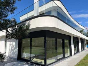 Villa récemment construite et économe en énergie  située ...