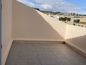 Location appartement 3 pièces 76 m² à Hyères (83400)