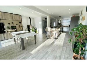 Maison Combs-la-Ville 115 m² T-5 à vendre  350 000 €