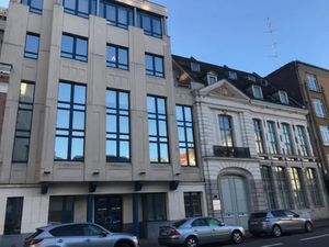 Bureaux rénovés avec parkings - Emplacement stratégique  immeuble de standing