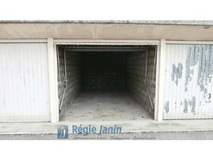 GARAGE SUR COUR - LYON 7 - QUARTIER DEBOURG