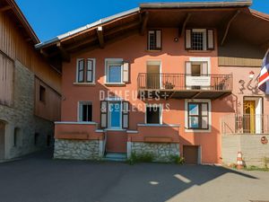 Maison divisée en 8 Appartements