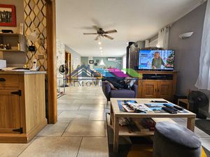 MAISON avec HANGAR et TERRAIN