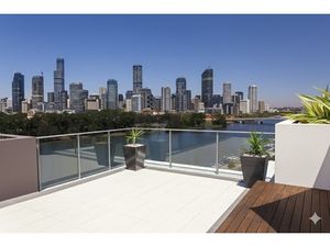 DISPONIBILITÉ IMMÉDIATE – ÉTAGE ÉLEVÉ - T4 LUMINEUX AVEC 4 BALCONS