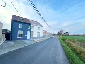 Maison complètement rénovée avec 3 chambres  jardin et parki