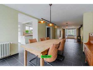 Maison familiale rénovée avec style et économe en énergie a…