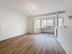 Appartement rénové de 2 chambres avec terrasse et jardin