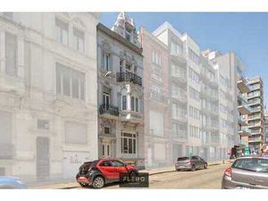 Gerenoveerd duplex-appartement op 50m van de zee.