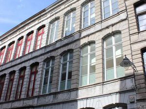 MONS  spacieux appartement 2 chambres en plein centre ville